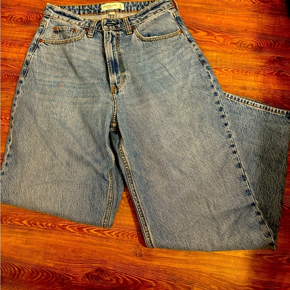 Abercrombie Curve Love High rise Taper Jean - size 27R - Picture 2 of 2